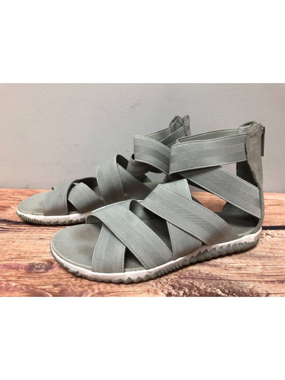 Sorel Womens 9.5 Out N About Gray Gladiator Back Zip Sandals NL3246-081